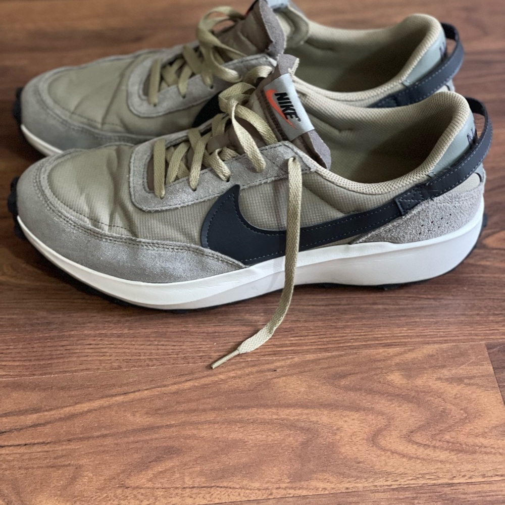 Nike Dark Green and Black Classic Sneakers